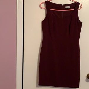 Simple but chic Burgundy sheath